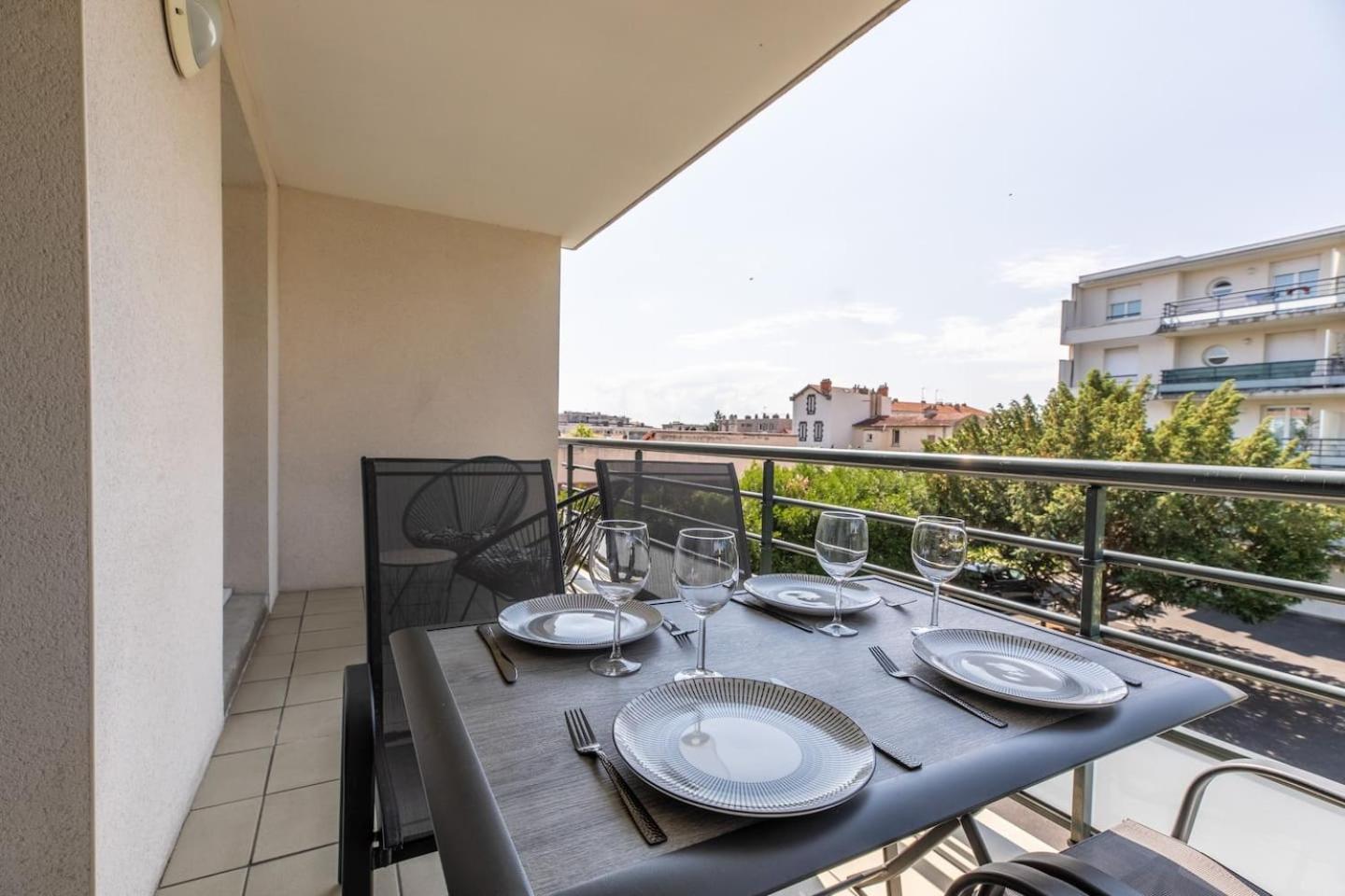 Le Clos Fleuri F3 Terrasse & Garage Clermont-Ferrand Extérieur photo